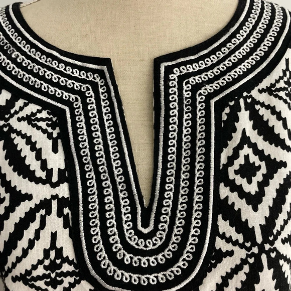 Marisa Christina Woman Tunic Top Size 1X Black White Linen Embroidered V-Neck - Picture 3 of 12